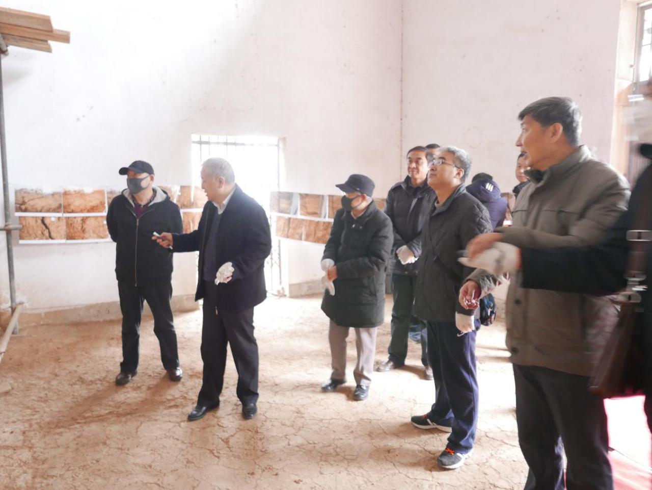 专家以及参会人员前往项目现场进行了考察-1.jpg